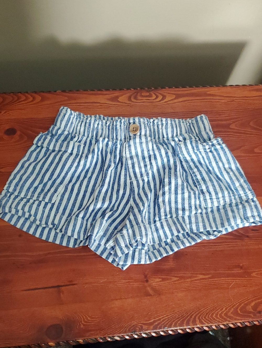 Old Navy Blue and White Striped High-Waist Shorts Size Small(6-7)